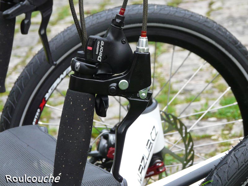 Chères à Azub, les manettes de VTT.