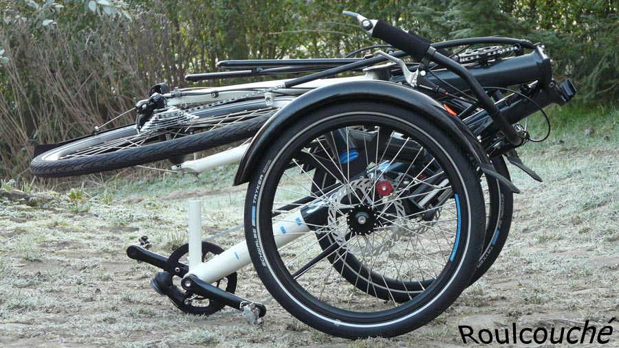 Pour le transport, on peut se plier  le tricycle en quelques secondes, sans se salir les mains.