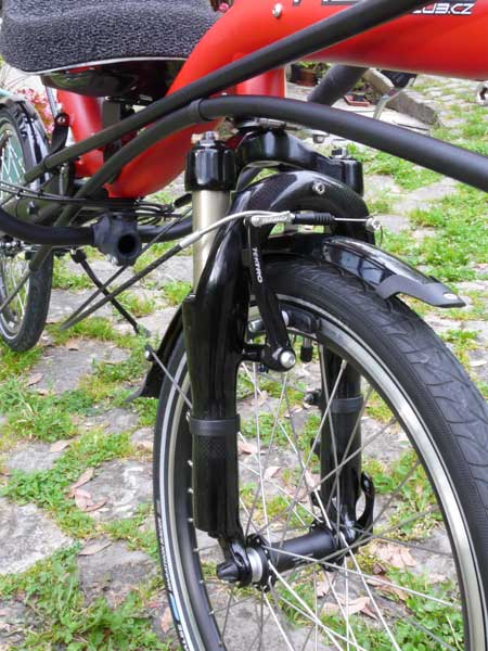 Équipé de la fourche Meks en cabone en option, ce vélo couché est remarquablement comfortable.