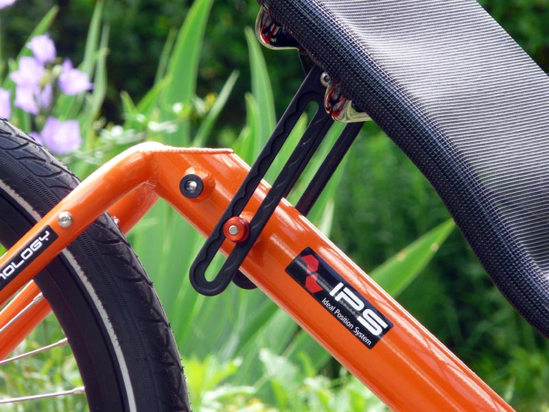 Toujours soucieux du confort de ses vélos, Azub a prévu de nombreux réglages pour que chacun puisse trouver une position idéale.