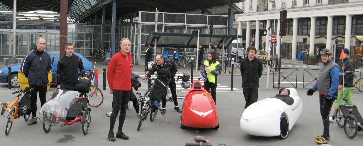 Départ d'une randonnée de vélos couchés