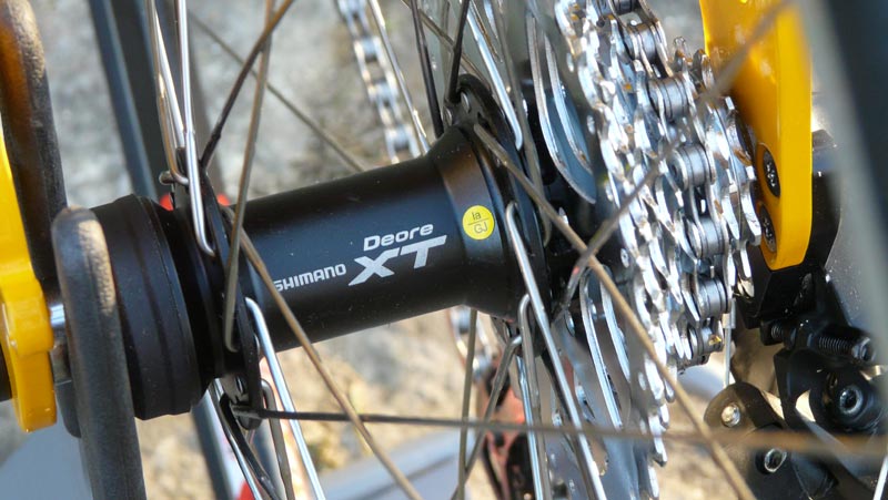 Le moyeu Shimano XT est prévu pour disque center lock.