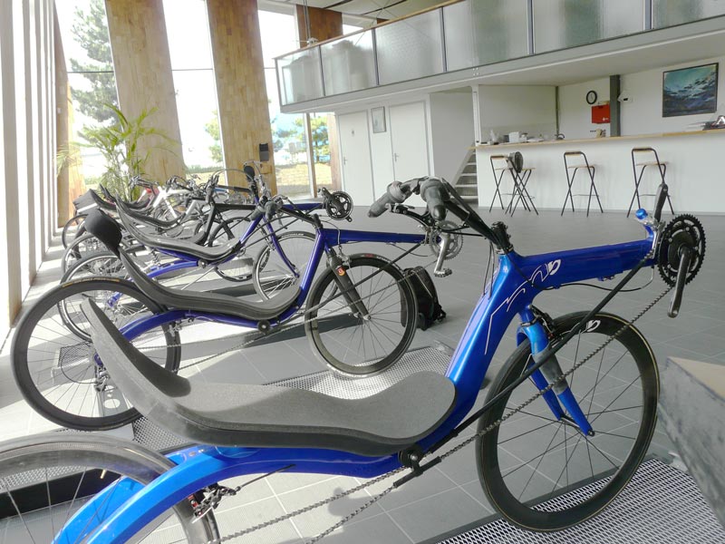 Le Medium Racer peut être peint en bleu ou en rouge. Le Medium Racer peut être peint en bleu ou en rouge.