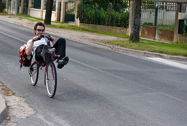 Ici avec deux roues de 26 pouces, aussi fonctionnel pour une utilisation quotidienne que pour les longs voyages