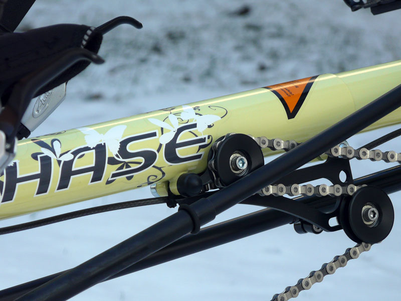 Équipé de série d'un système permetant un ratrapage de la longueur de la chaine en fonction de la taille du vélo.