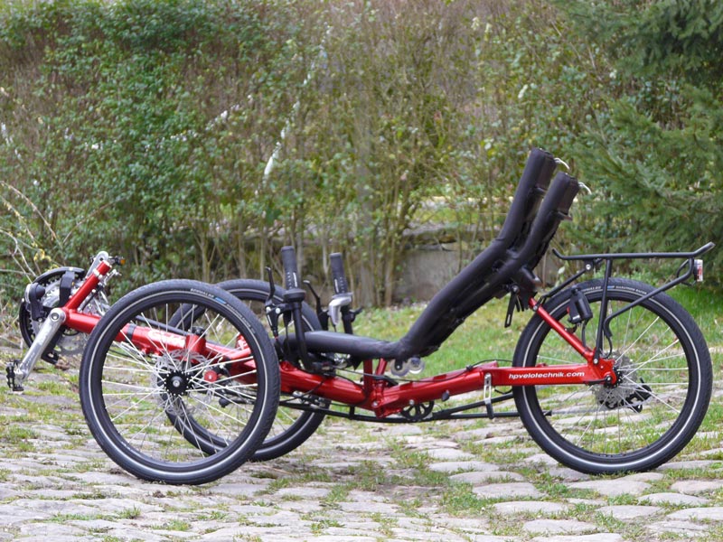 Le siège de ce tricycle se règle en inclinaison.